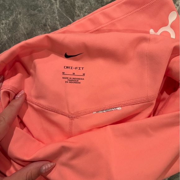 NWOT Orangetheory women’s Nike biker shorts M - Picture 5 of 5